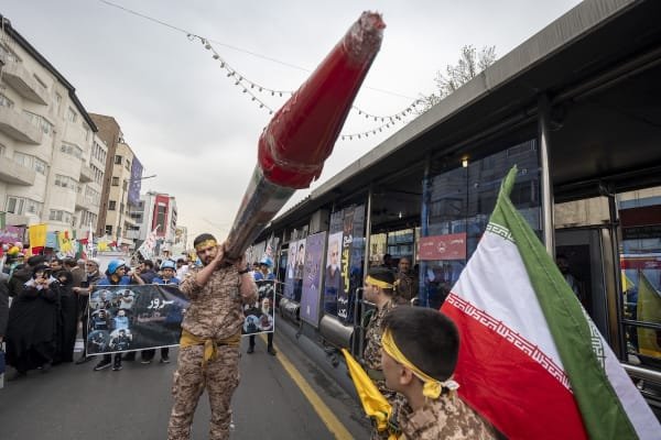 Iran escalates threats against US military bases: Iranian officer warns US not to ‘throw stones in glass house’ – All Israel News