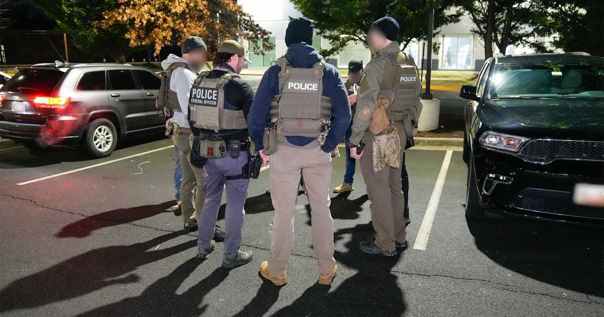 The U.S. warns migrants of jail time if they do not register with USCIS – CiberCuba